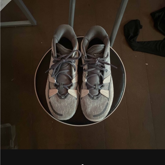 Kyrie 7, size 8.5, in great condition lightly used - Picture 2 of 5